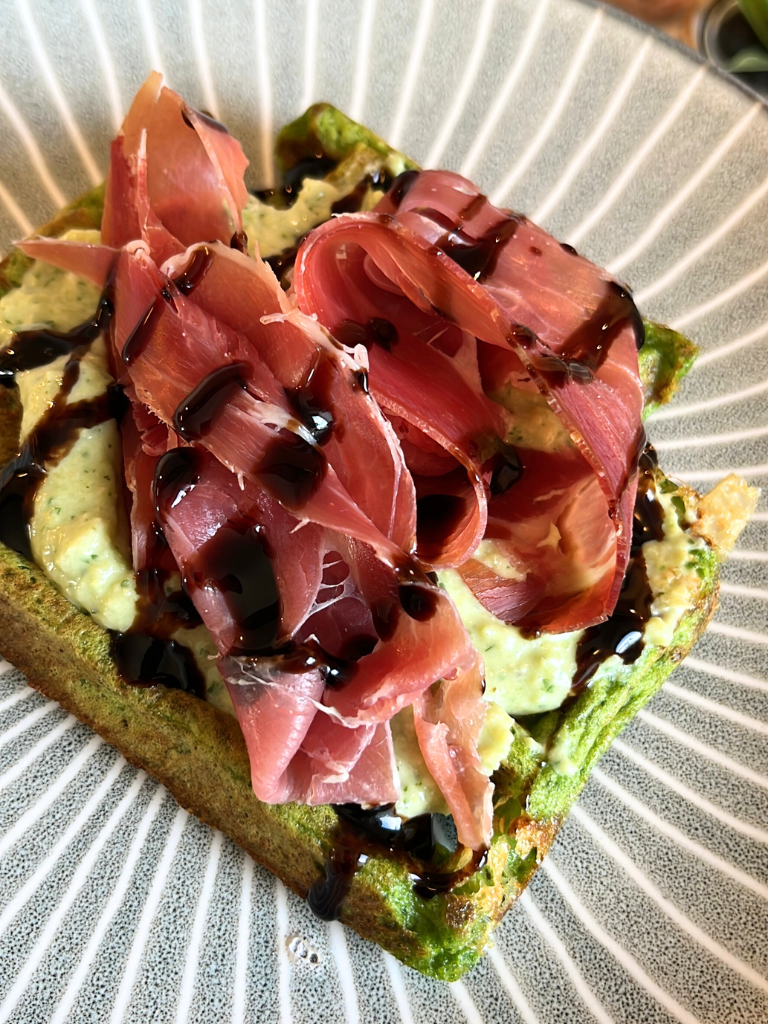 Spinat vafler & Avo-persille creme