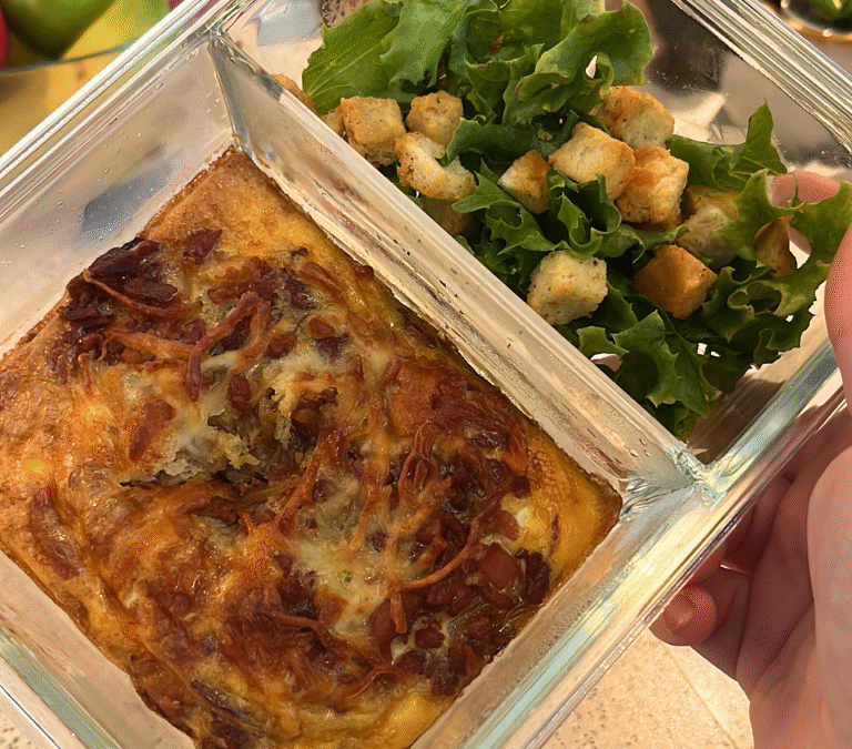 Æggekage m. salat (meal prep)